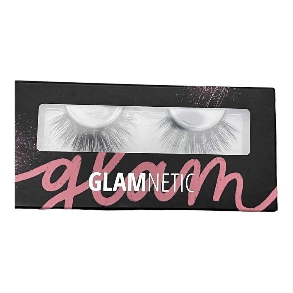 - Glamnetic
Magnetic False Lashes Baby Girl